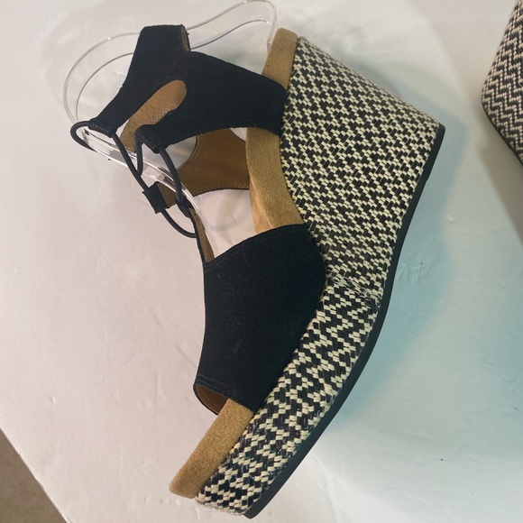 Lucky Brand Yejidas Sandals size 9 NWOT - Picture 3 of 9